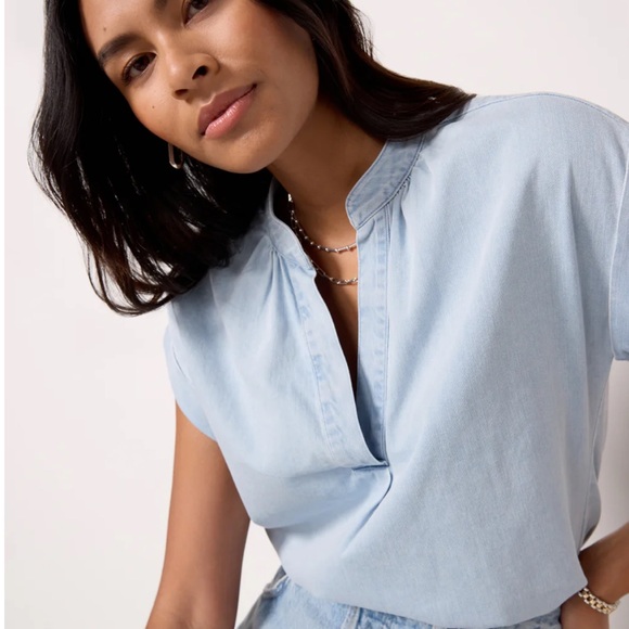 Cloth & Stone Denim Split Neck Top in Coastal Mist Wash - Picture 2 of 5